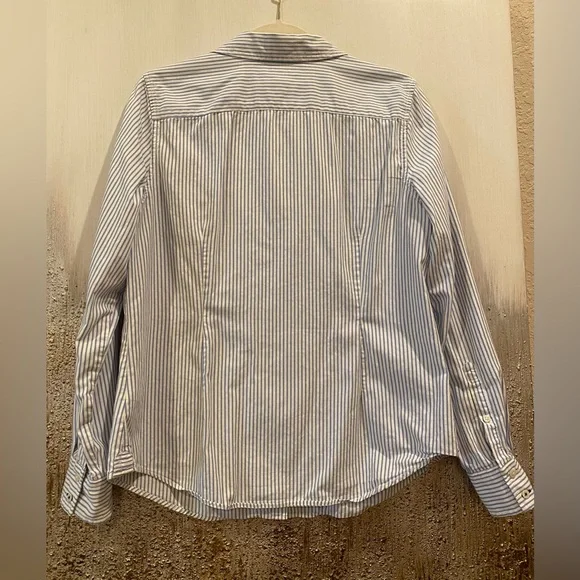 Iconic Tommy Hilfiger Classic button-up style w/White and Blue Striped Shirt - L - Picture 3 of 10